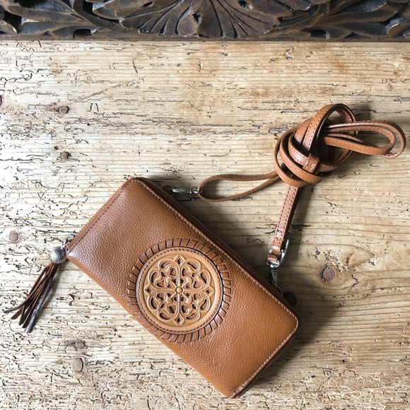 RARE Brighton Ferrara Medallion Zip Around Luggage Leather Crossbody Wallet Bag - Picture 3 of 17